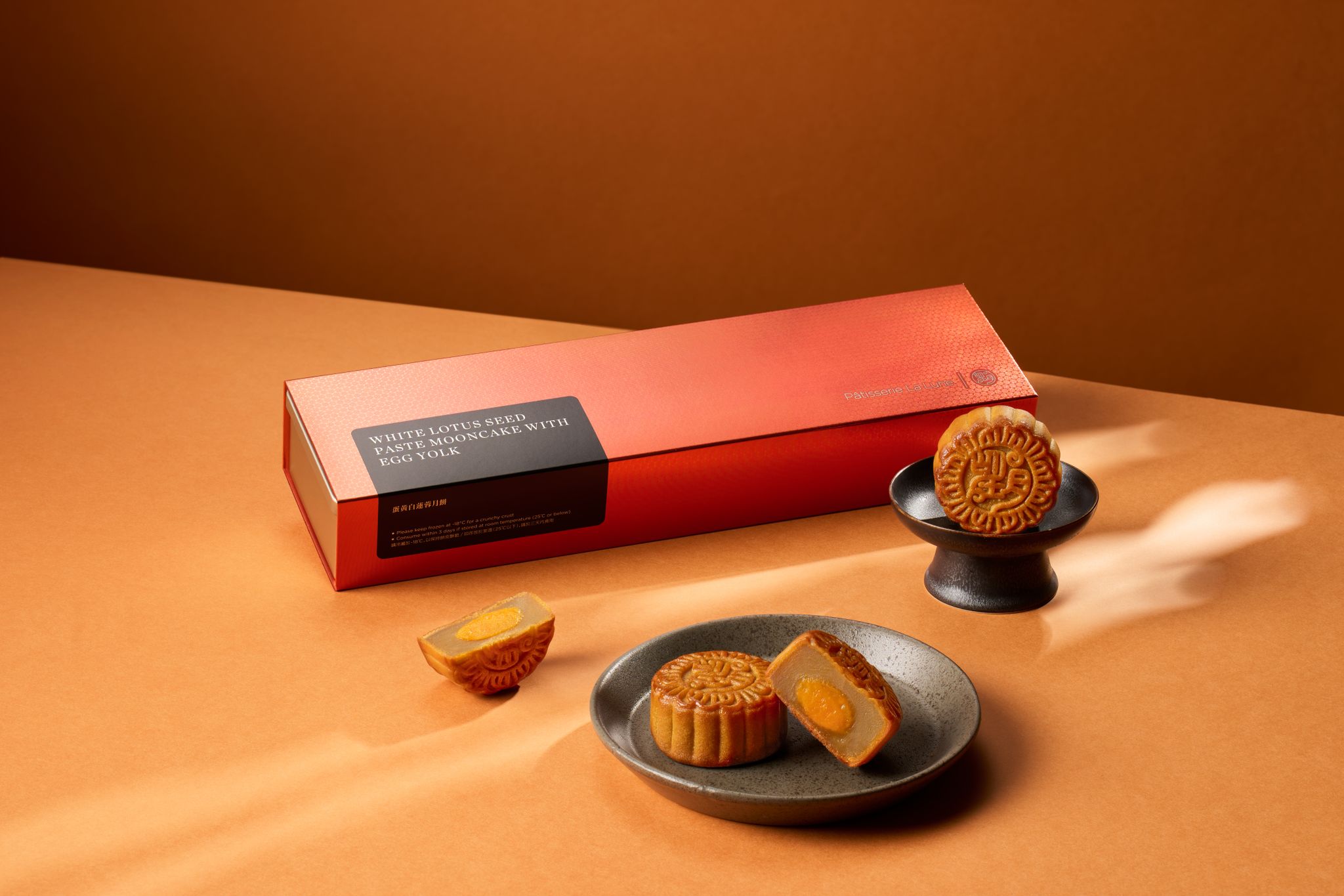 White Lotus Seed Paste Mooncake with Egg Yolk (4pcs)_2