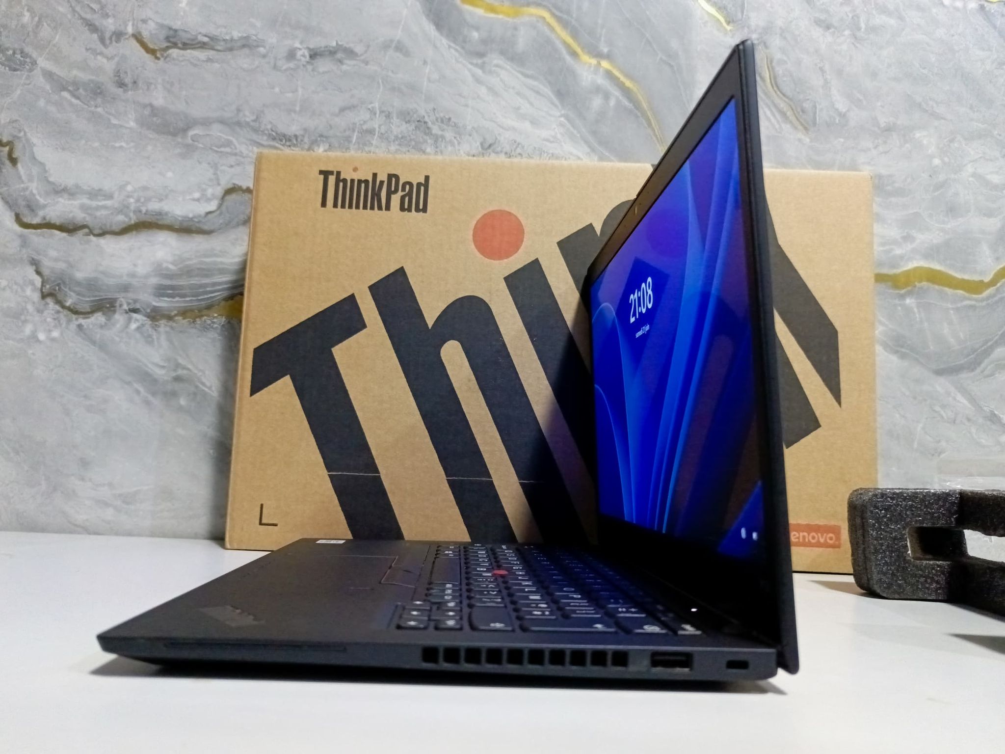 Lenovo Thinkpad X13  _4