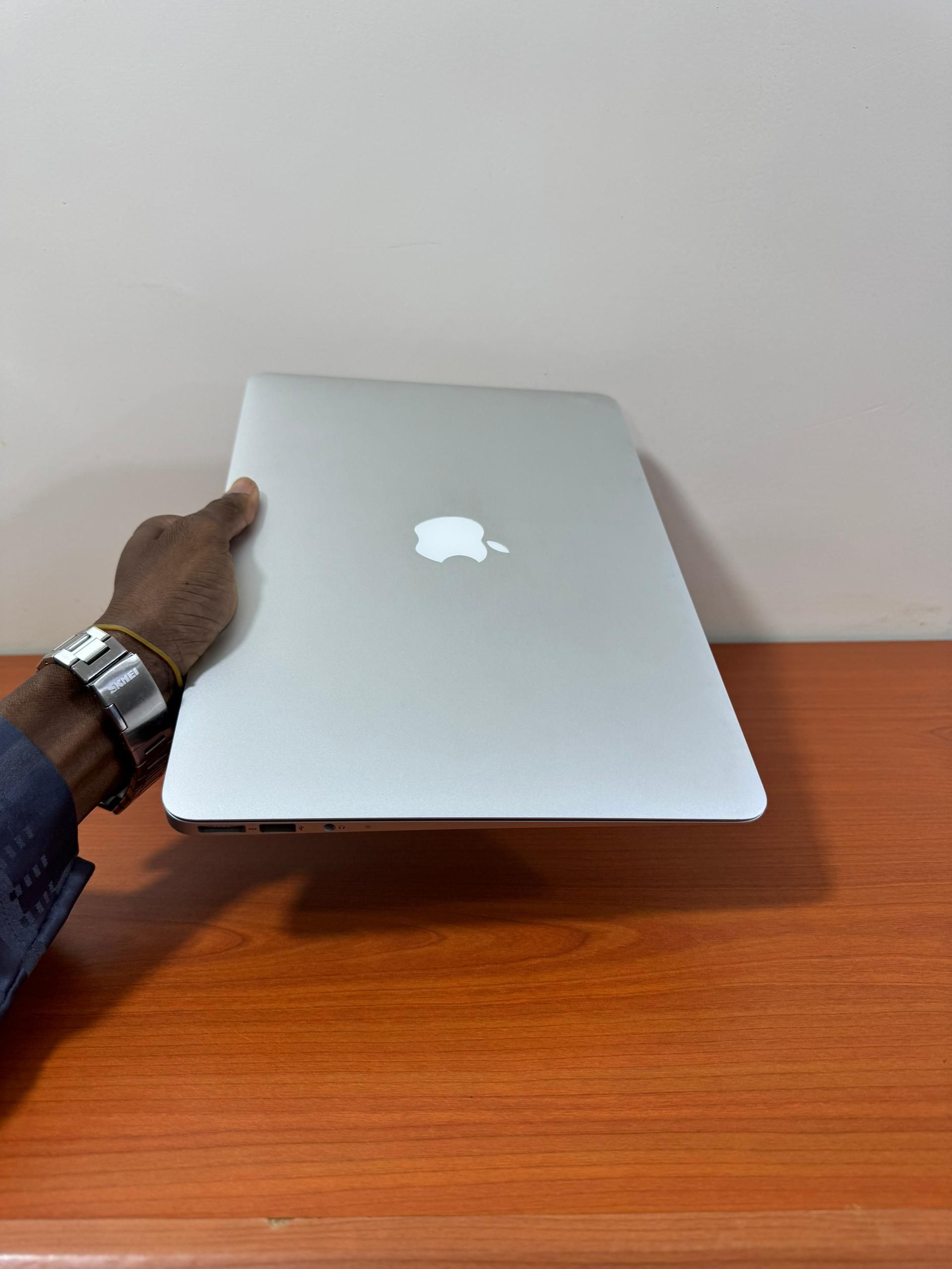 MacBook Air (13-inch, Mid 2012)_0