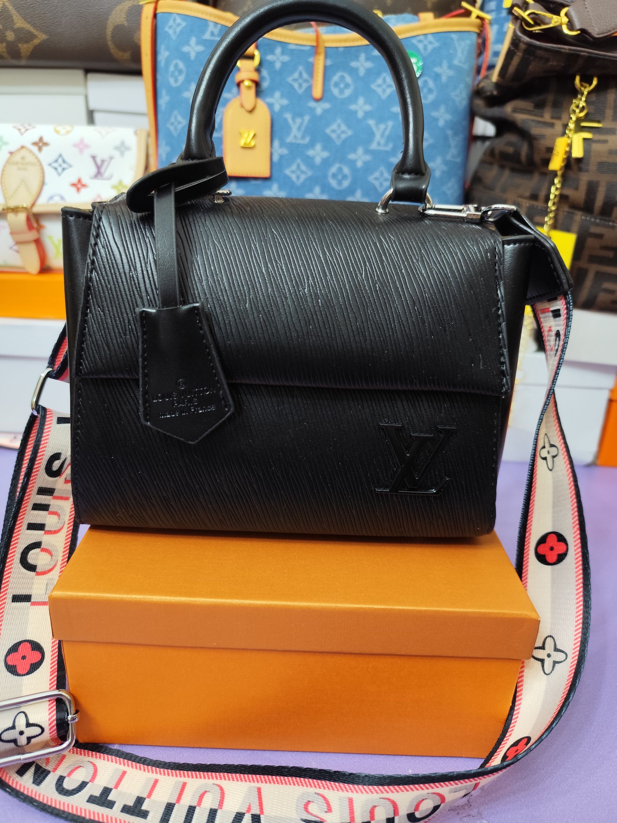 Bolsos LV, color negro_0