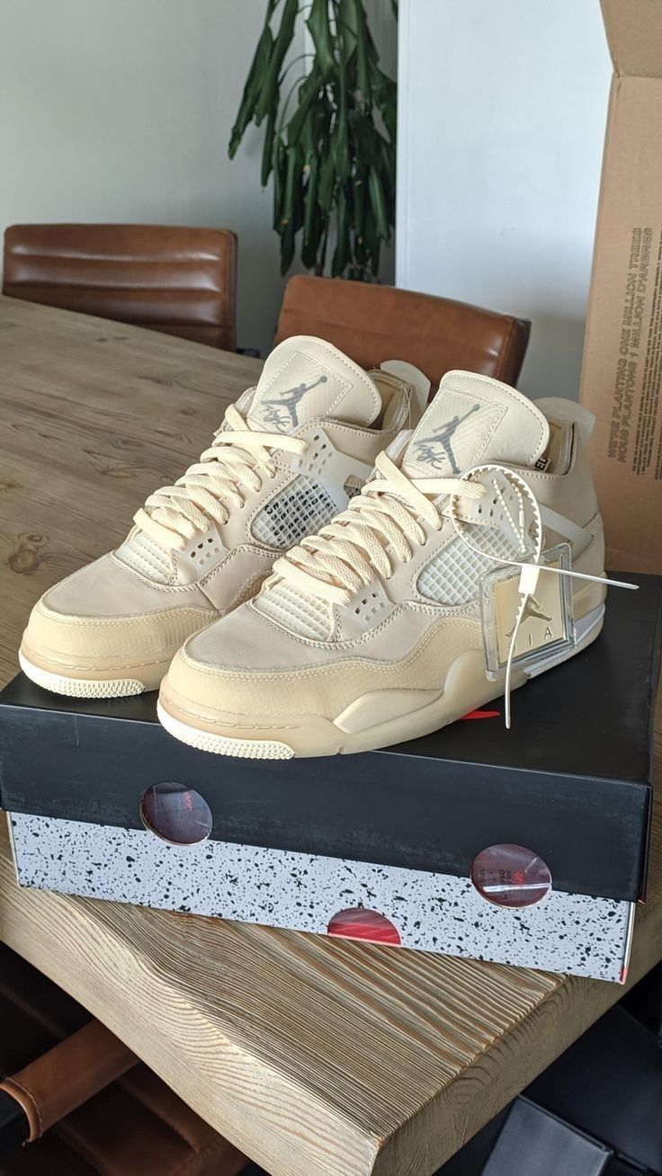 Jordan 4 - beige_1