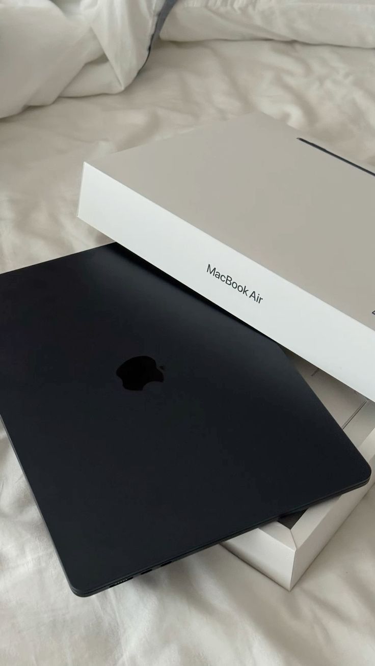 MacBook Air M4 — Modèle A3240 (Sky, 2025)_2