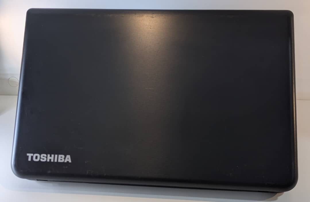 Toshiba Satellite C55-A_1