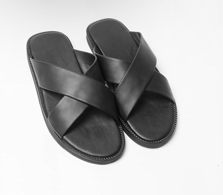 Plain black cross slippers _1