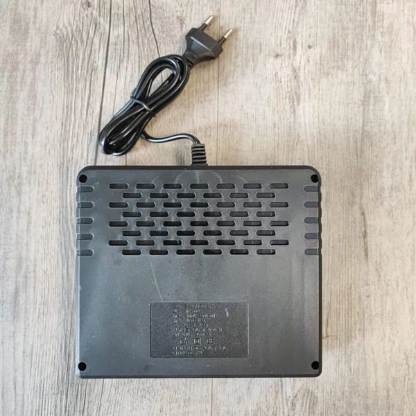 Multiple Slot AC220v Powered Lithium 18650/21700/26650/32650 Charger (10006059)_1