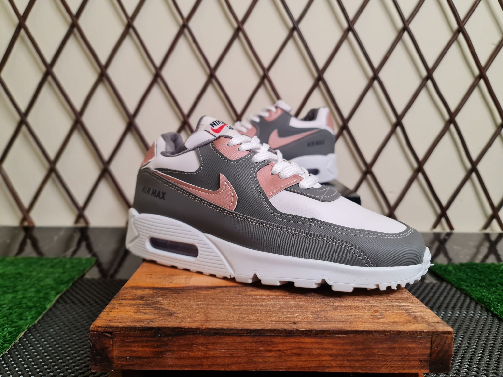 MAX GRIS CON ROSA _4