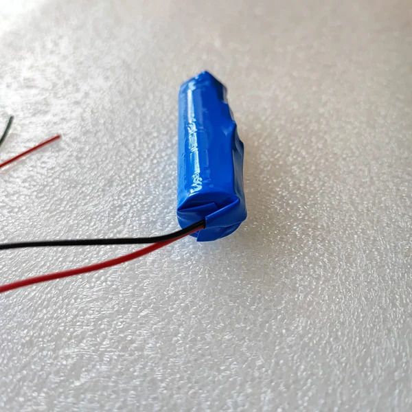 4800mah 3.7v 21700 Lithium Ion Battery with Built-In BMS (10007562)_1