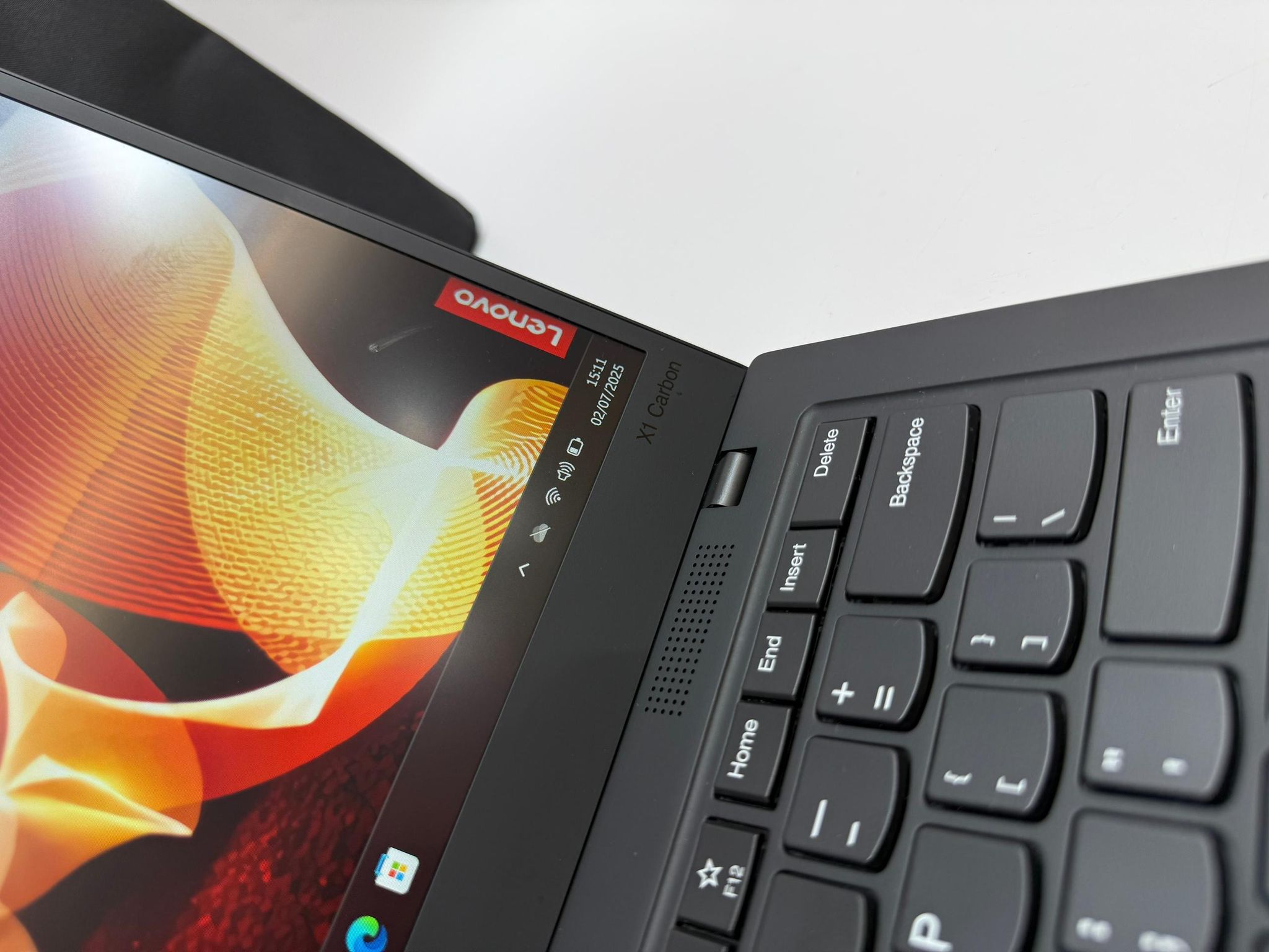  Lenovo ThinkPad X1 Carbon Gen 8_1