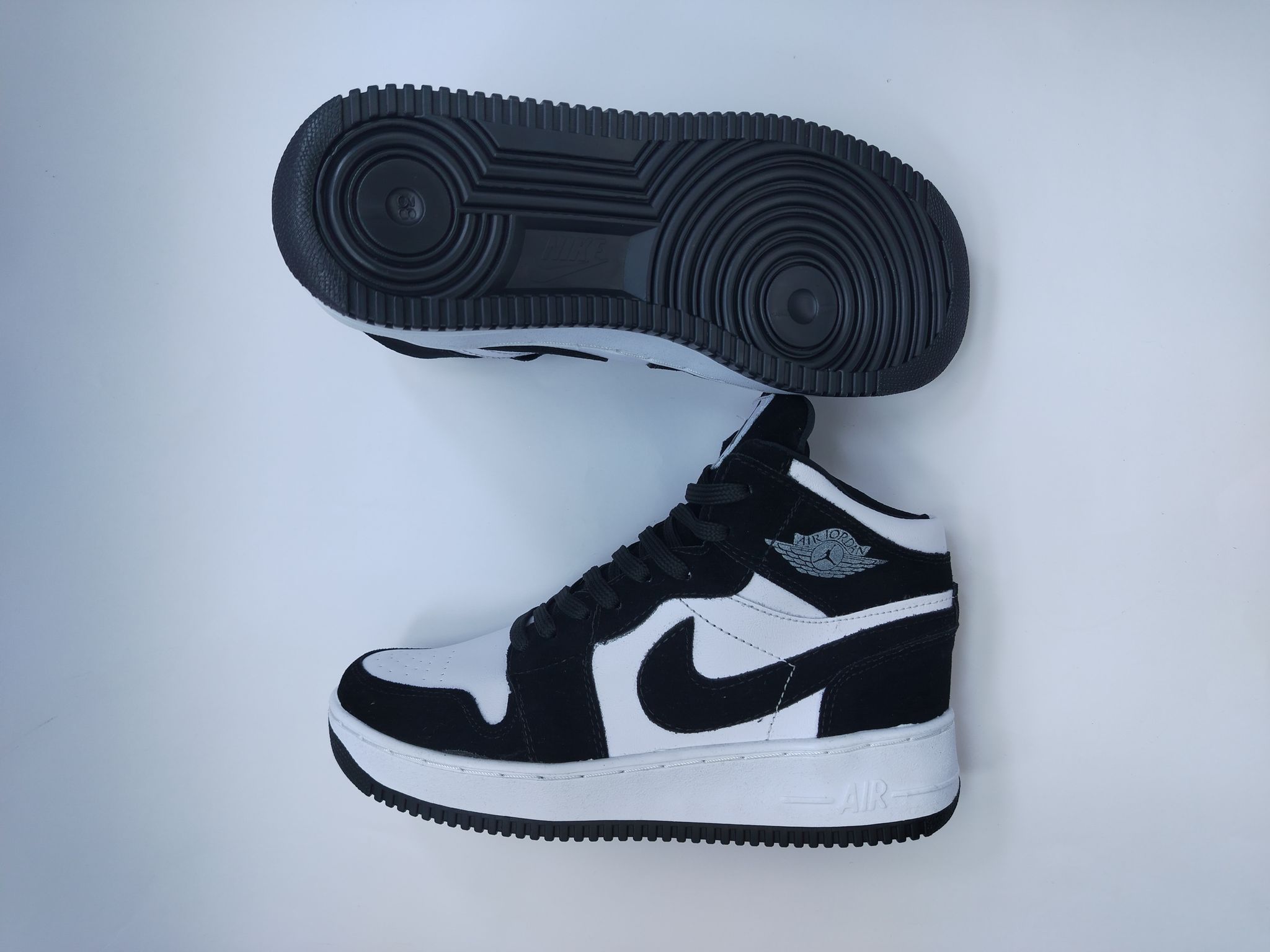 JORDAN 1 BLANCO CON NEGRO_2