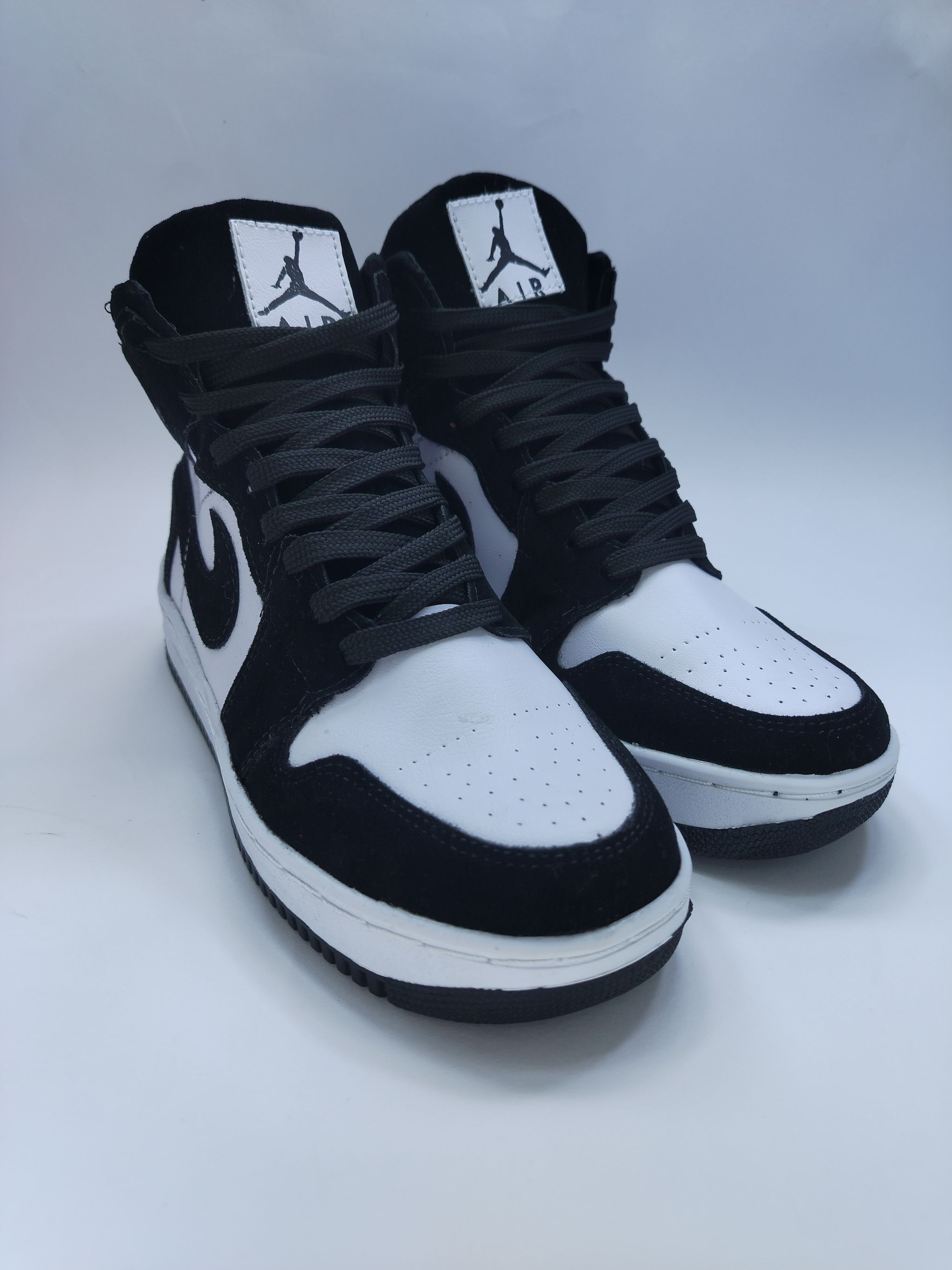 JORDAN 1 BLANCO CON NEGRO_4