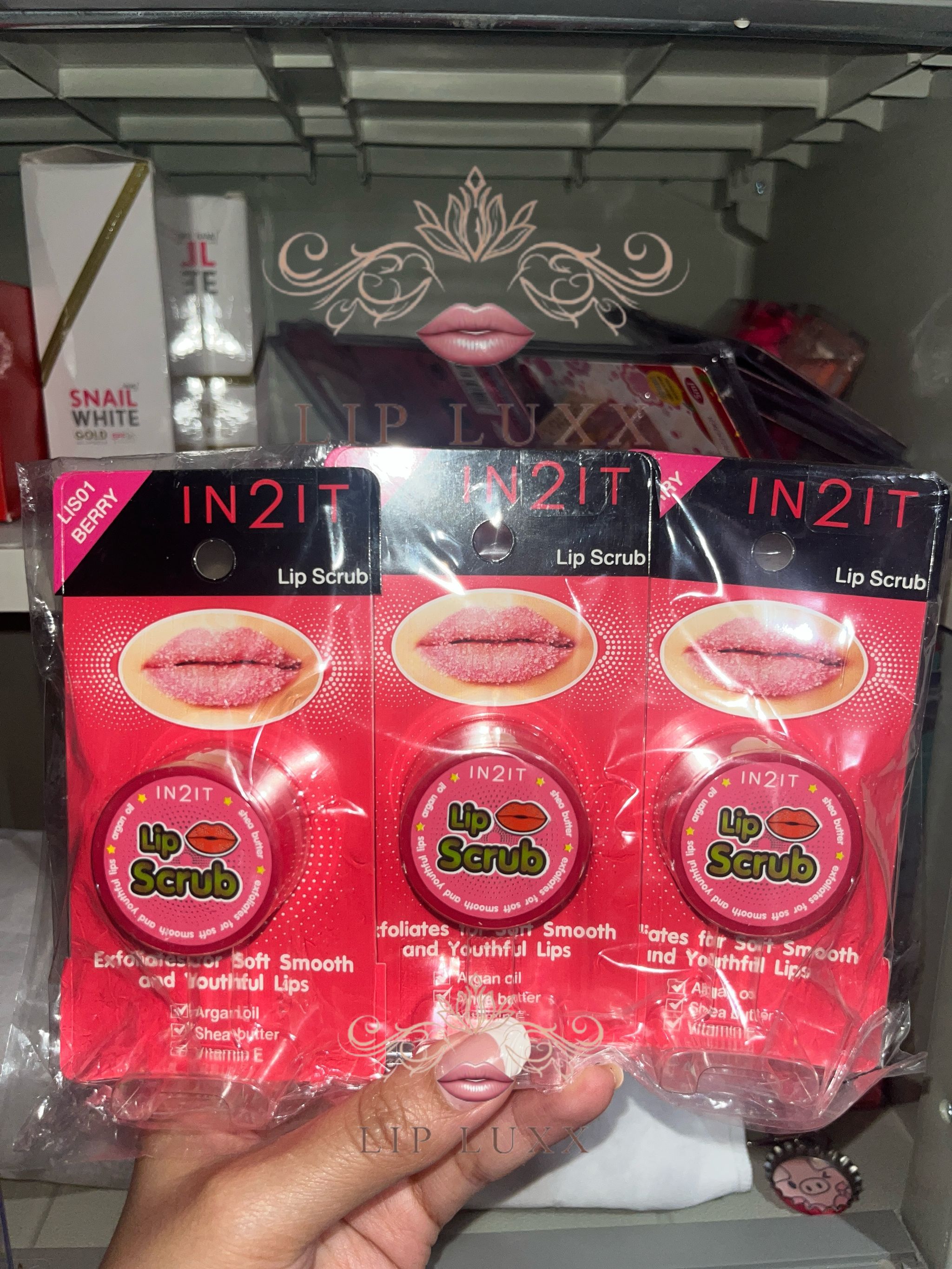 ​IN2IT Lip Scrub 01 Berry (12g) Shea Butter Lip Exfoliator_5