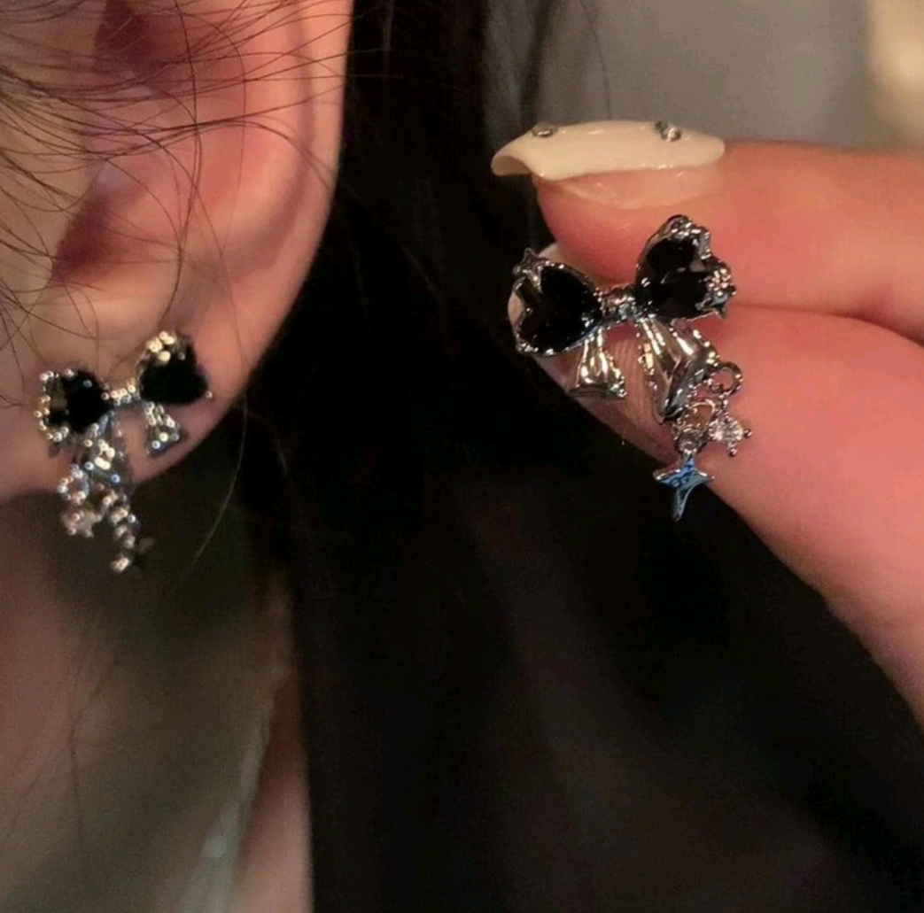 Rhinestone Bow Stud Earrings._5