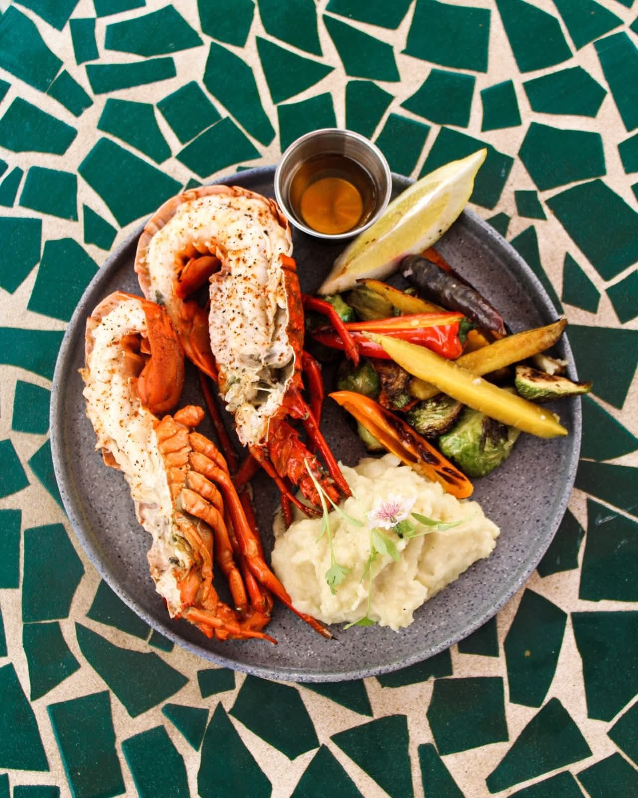 Langosta Estilo Puerto Nuevo (1 lb) (Puerto Nuevo Style Lobster (1 lb))_0