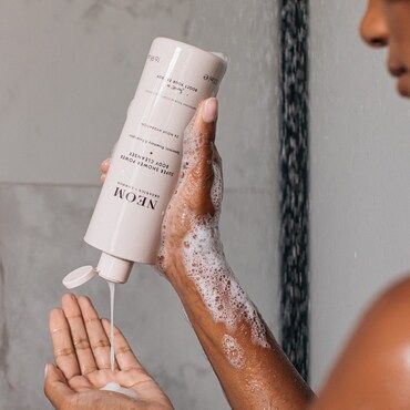 NEOM Super Shower Power Body Cleanser 500ml_3