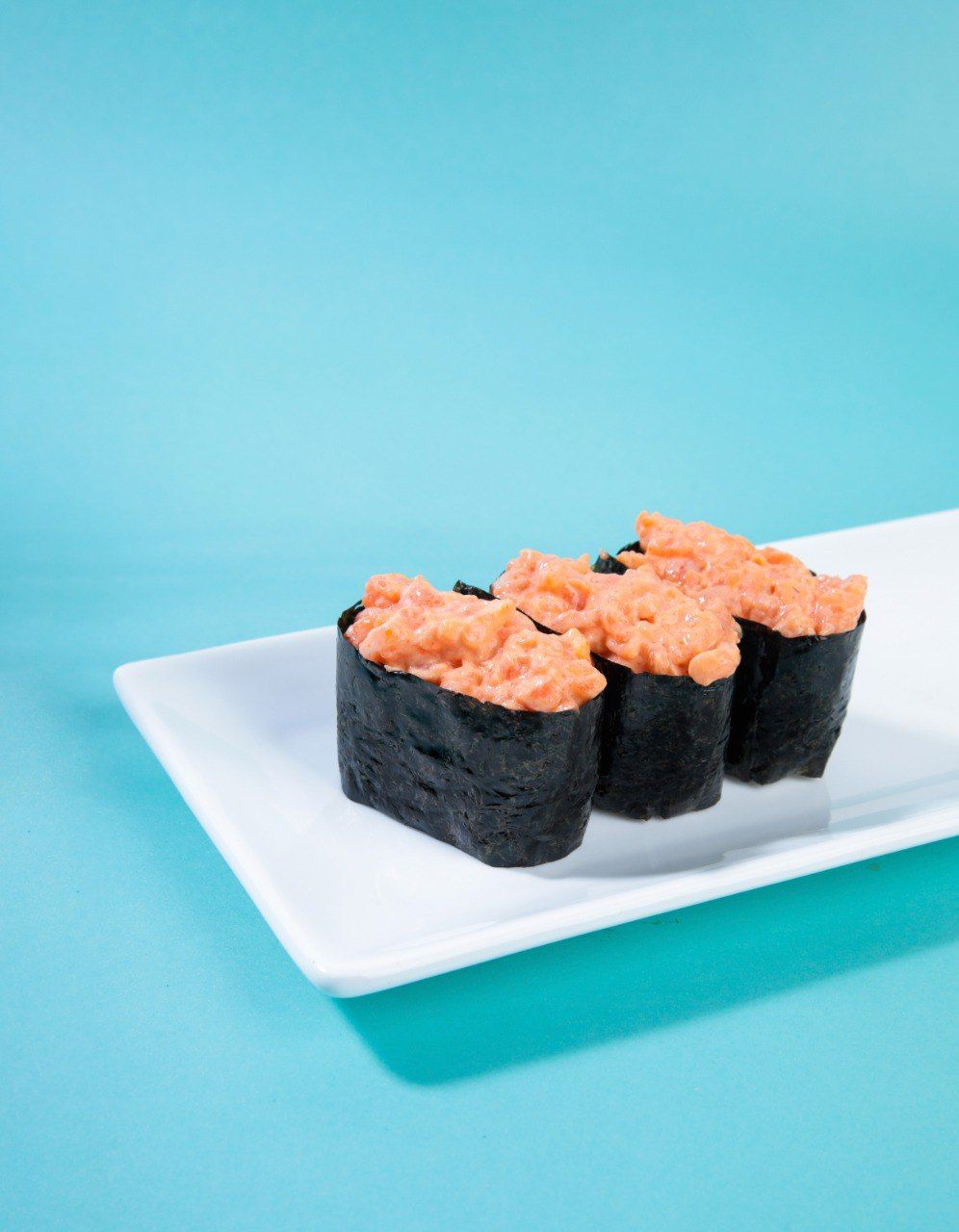 Spicy gunkan with salmon (45g) 1pc_0