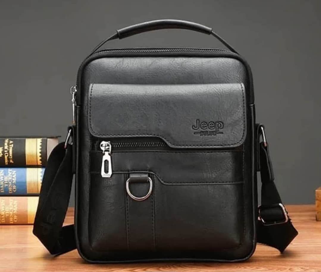 Sac Homme Excellente Qualité. Prix de vente: 12 000 FCFA  Bénéfice: 2000 FCFA/Sac vendu. Offre valable 30 jours renouvelable. Coût de la livraison supportée par My Business._0
