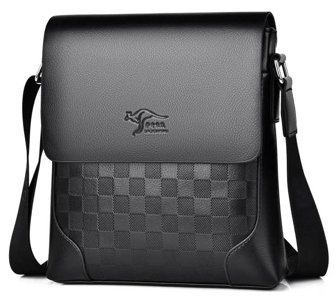 Sac en Bandoulière Mixte, Excellente Qualité. Prix de vente: 15 000 FCFA  Bénéfice: 2000 FCFA/Sac vendu. Offre valable 30 jours renouvelable. _0