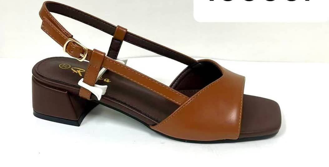 Chaussure Dame très bonne qualité. Pointure 37 à 42.  Prix de vente: 15 000 FCFA  Bénéfice 2000 FCFA/Chaussure vendue. Offre valable 30 jours renouvelable._0