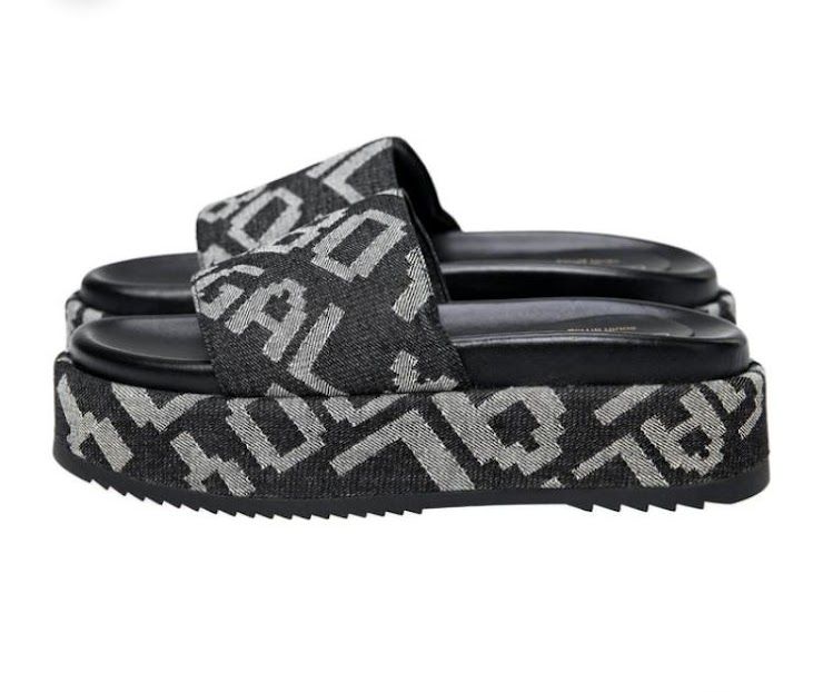 Thick bottom slippers (Black)_0