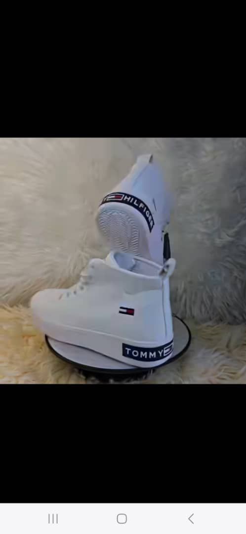 Chaussures Hommes Excellente Qualité & beau Design. Pointure 40 à 45. Prix 22 000  FCFA  Bénéfice 2000 FCFA/Chaussure vendu. Offre valable 30 jours renouvelable._0