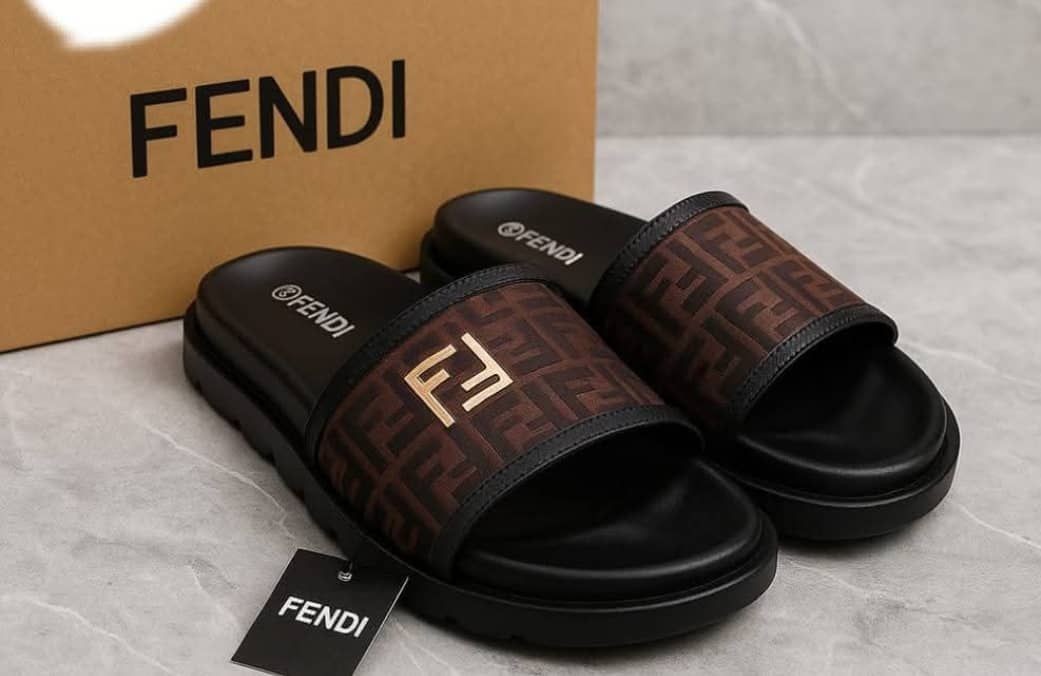 Sandales Hommes Excellente Qualité. Pointure 40 à 45. Prix 22 000  FCFA  Bénéfice 2000 FCFA/Sandale vendu. Offre valable 30 jours renouvelable._0