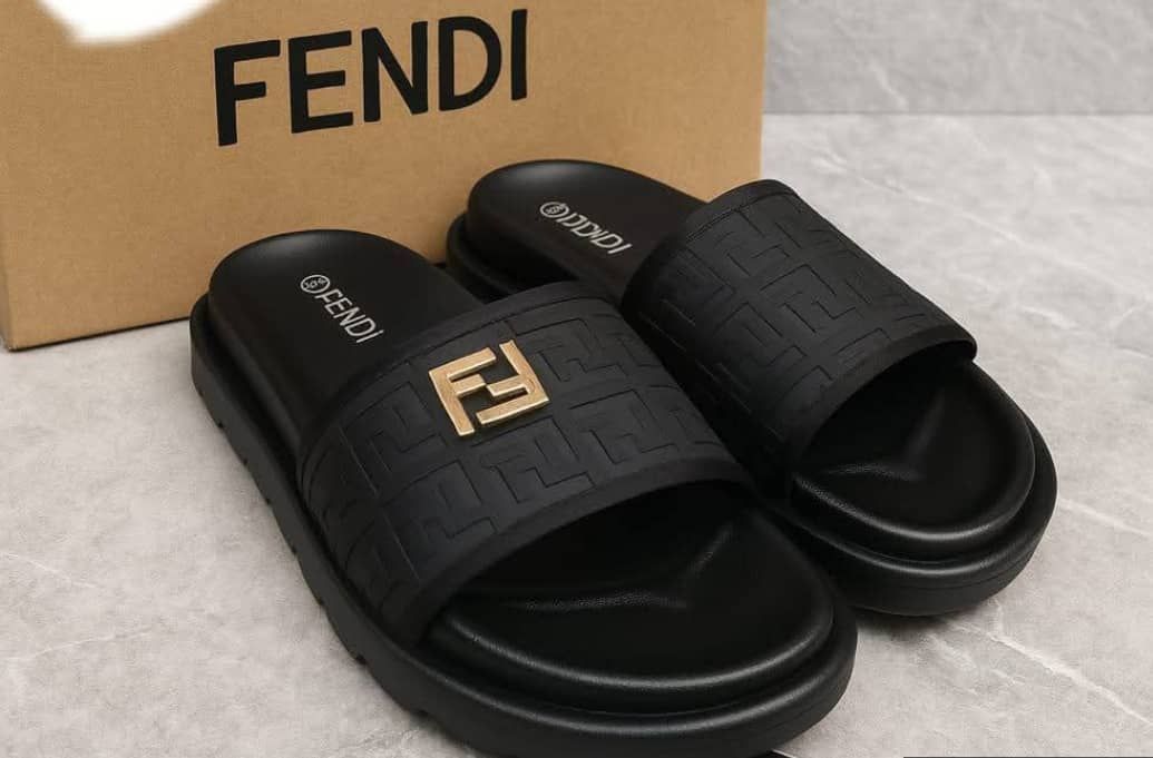 Sandales Hommes Excellente Qualité. Pointure 40 à 45. Prix 22 000  FCFA  Bénéfice 2000 FCFA/Sandale vendu. Offre valable 30 jours renouvelable._0