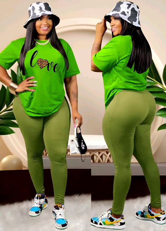 Chic Meets Comfort – “Love Letter” Casual Tee 💚_5