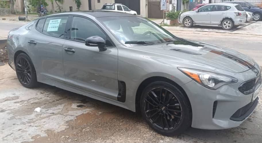 EN VENTE KIA STINGER, 2 CLÉS, DÉMARRAGE START,ANNÉE 07-2018, BOITE AUTOMATIQUE, 4 CYLINDRES, ESSENCE, Kilométrage :75000, TOUS LES PAPIERS SONT A JOUR. Détecteur de mouvement et de proximité Palettes au volant -Full Options Start-Stop Siège chauffant Gros coffre Commande vocale 5 modes de conduite : Mode Eco Mode Sport Mode Confort Mode Custom Mode Intelligent.  PRIX de vente: 10.8 MILLIONS à débattre. PRIX K.O: 9.5 MILLIONS K.O  Commission à la vente 100 000 FCFA.  _0