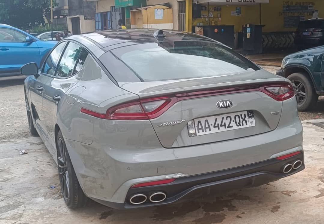 EN VENTE KIA STINGER, 2 CLÉS, DÉMARRAGE START,ANNÉE 07-2018, BOITE AUTOMATIQUE, 4 CYLINDRES, ESSENCE, Kilométrage :75000, TOUS LES PAPIERS SONT A JOUR. Détecteur de mouvement et de proximité Palettes au volant -Full Options Start-Stop Siège chauffant Gros coffre Commande vocale 5 modes de conduite : Mode Eco Mode Sport Mode Confort Mode Custom Mode Intelligent.  PRIX de vente: 10.8 MILLIONS à débattre. PRIX K.O: 9.5 MILLIONS K.O  Commission à la vente 100 000 FCFA.  _1