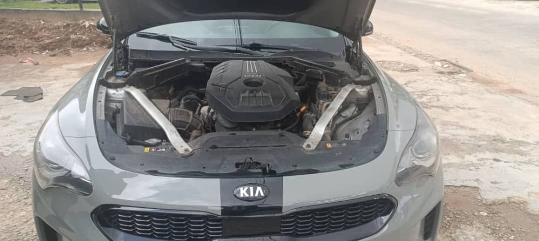 EN VENTE KIA STINGER, 2 CLÉS, DÉMARRAGE START,ANNÉE 07-2018, BOITE AUTOMATIQUE, 4 CYLINDRES, ESSENCE, Kilométrage :75000, TOUS LES PAPIERS SONT A JOUR. Détecteur de mouvement et de proximité Palettes au volant -Full Options Start-Stop Siège chauffant Gros coffre Commande vocale 5 modes de conduite : Mode Eco Mode Sport Mode Confort Mode Custom Mode Intelligent.  PRIX de vente: 10.8 MILLIONS à débattre. PRIX K.O: 9.5 MILLIONS K.O  Commission à la vente 100 000 FCFA.  _2