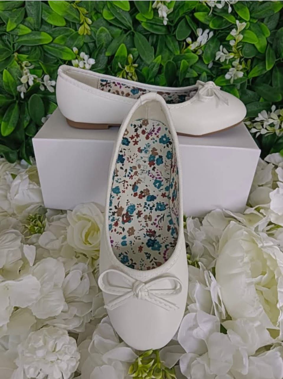 Chaussures Enfants Excellente Qualité. Pointure 30 à 35. Prix de vente: 15 000 FCFA  Bénéfice: 2000 FCFA.  Offre valable 30 jours renouvelable._0