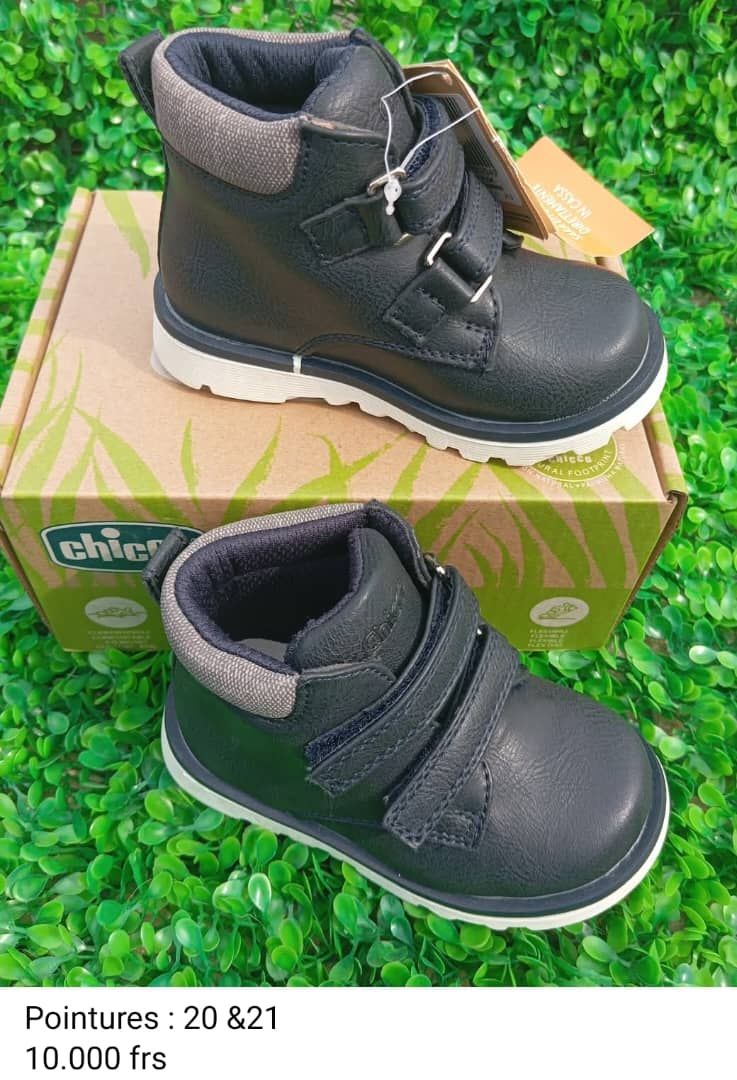 Chaussures Enfants de Marque CHICCO. Prix de vente: 15 000 FCFA  Bénéfice: 2000 FCFA. Offre valable 30 jours renouvelable._0