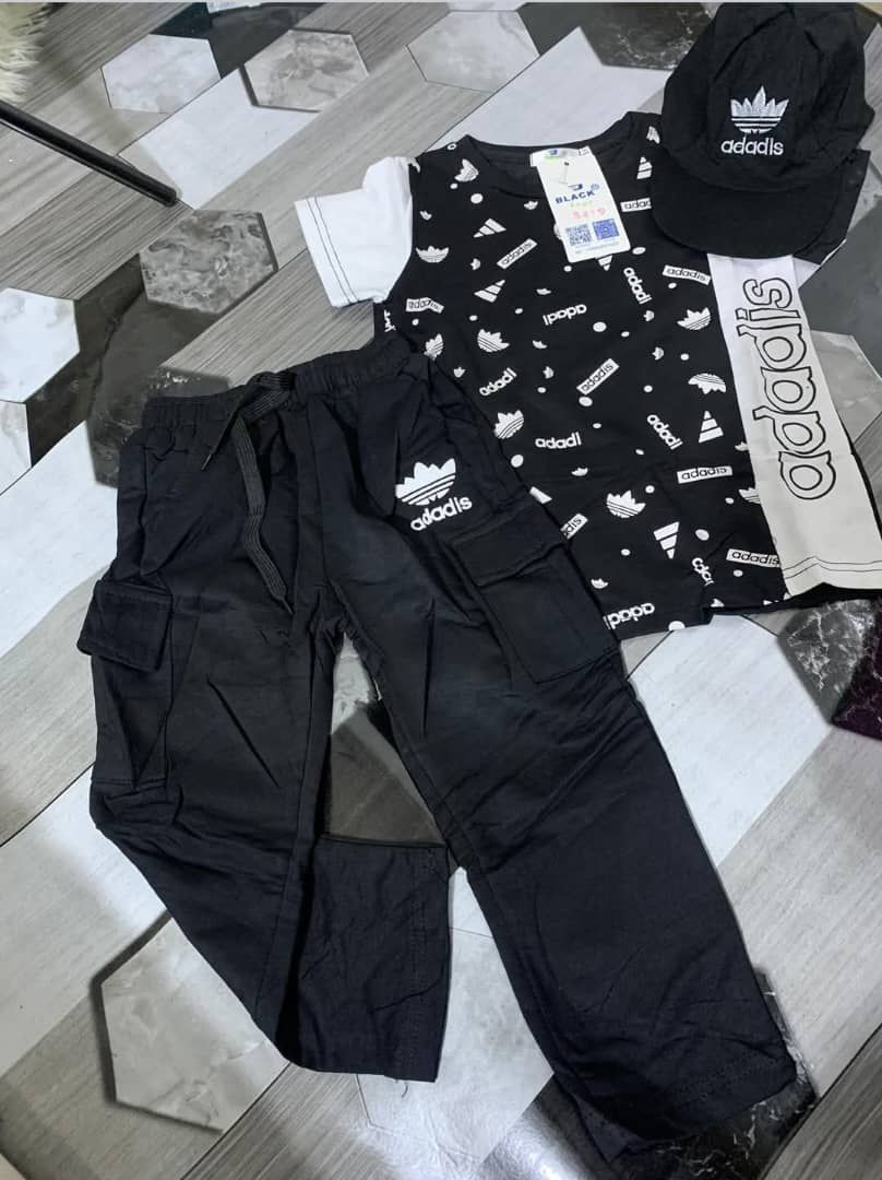 Vêtements Enfants Super Qualité 2 à 7ans. Prix de vente: 15 000 FCFA   Bénéfice: 2000 FCFA. Offre valable 30 jours renouvelable._0