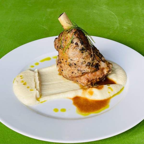 Ciolan de miel cu piure de țelină și sos demi glace_0