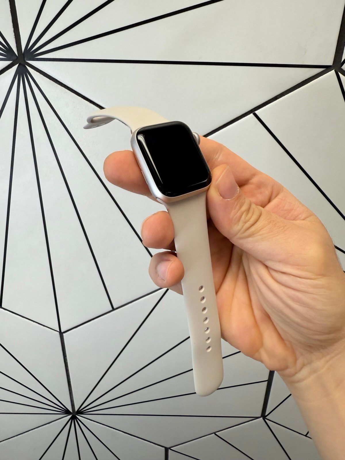 Apple Watch SE 2ed Gen Starlight 40mm New with Apple care till 2026_3