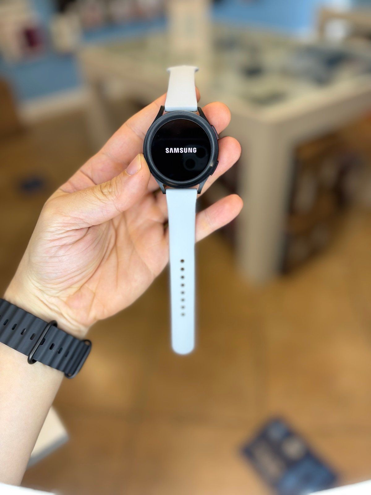 Samsung Galaxy Pro 5 Black Color 45MM Like New_1