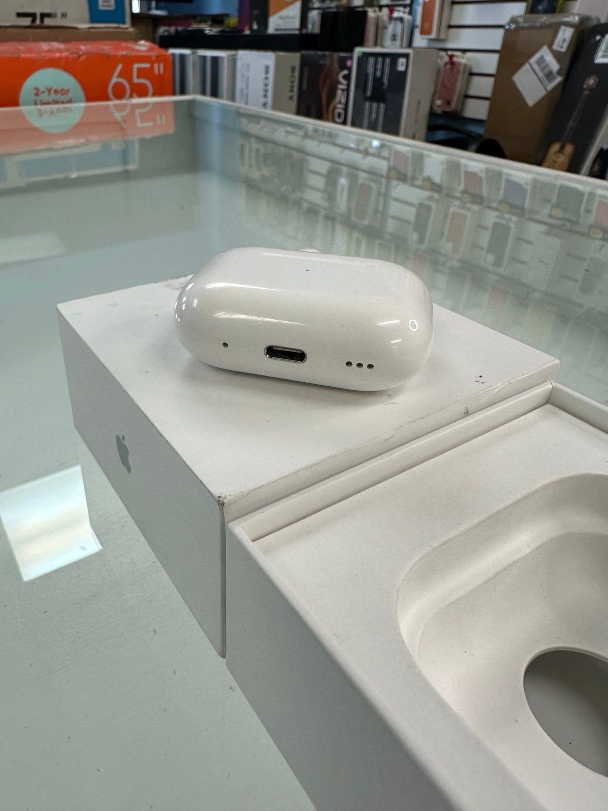 Apple AirPods Pro 2nd Generation with MagSafe Wireless Charging Case - White_2