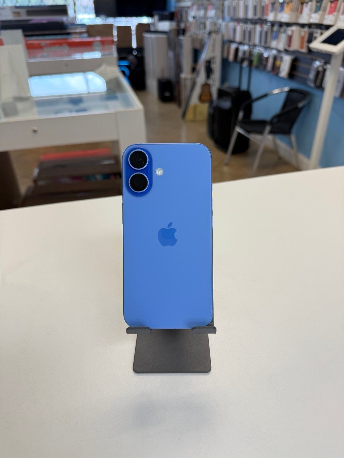 iPhone 16 Ultramarine 128GB Unlocked with Physical Sim Card and Apple care_2