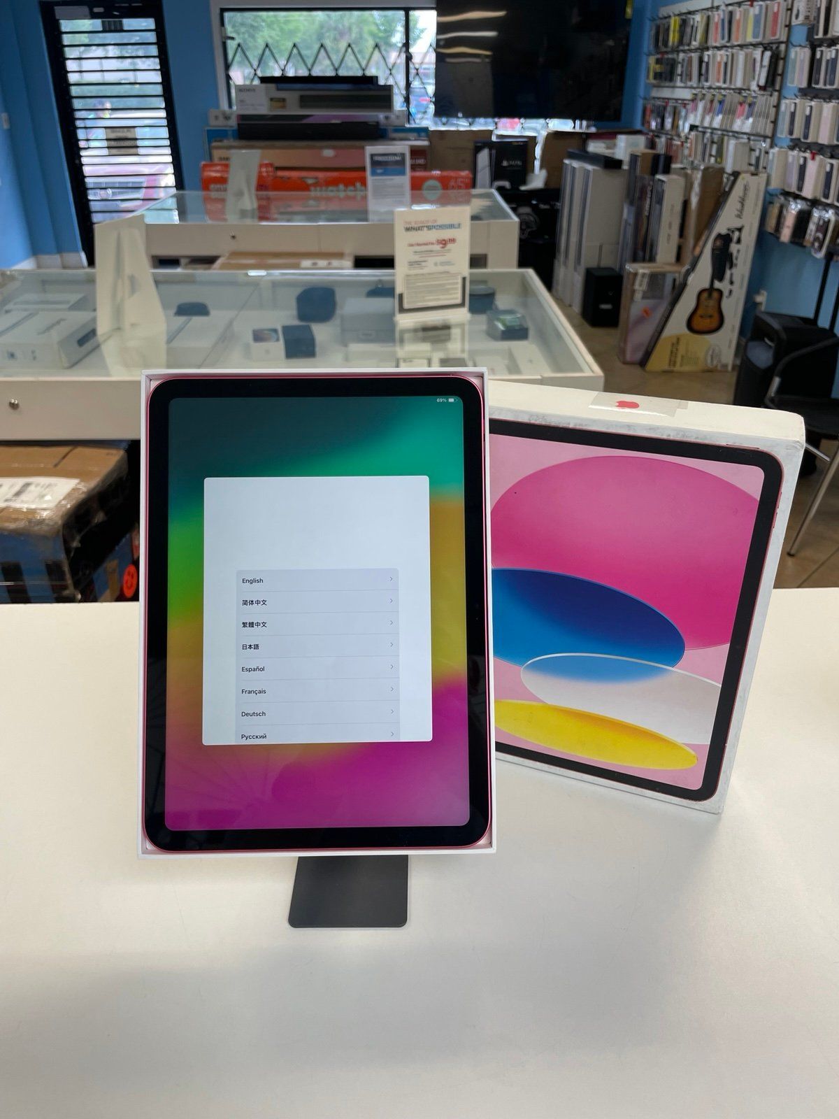 iPad 10th Generation 256GB New with Apple care till April 2026_6