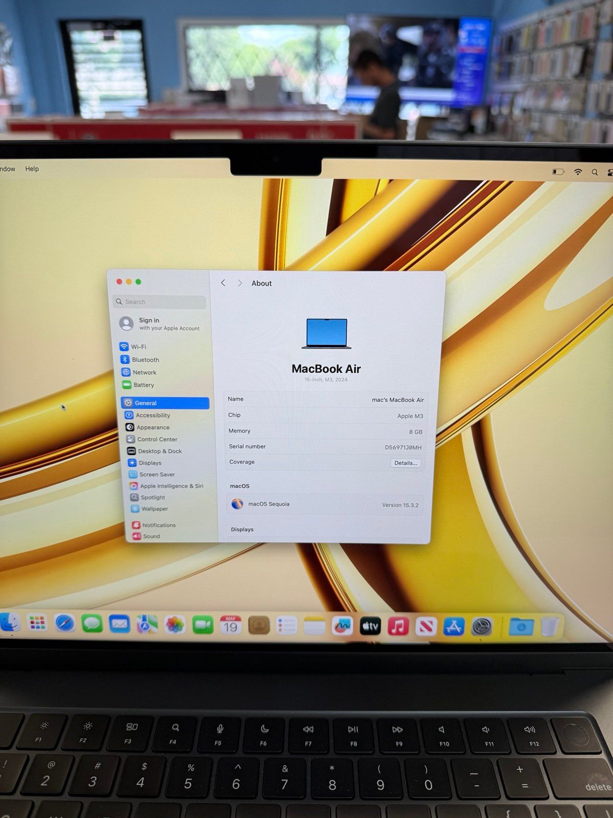 MacBook Air 15inch M3 /8/256 Black Color Like New_7