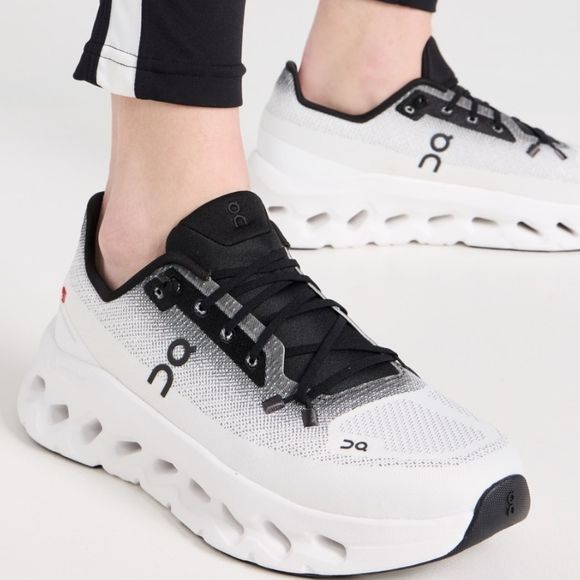 ON CLOUD - BLACK_0
