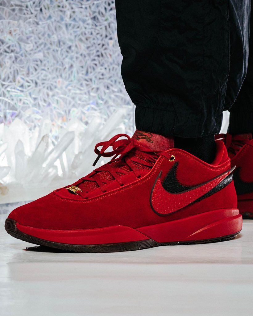 N LEBRON XX LIVERPOOL - BASKETBALL SHOES_0