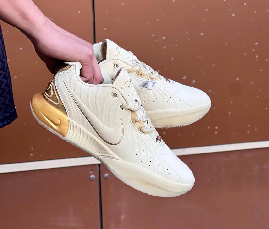 N LEBRON JAMES 21- WHITE/GOLD - BASKETBALL SHOES_0