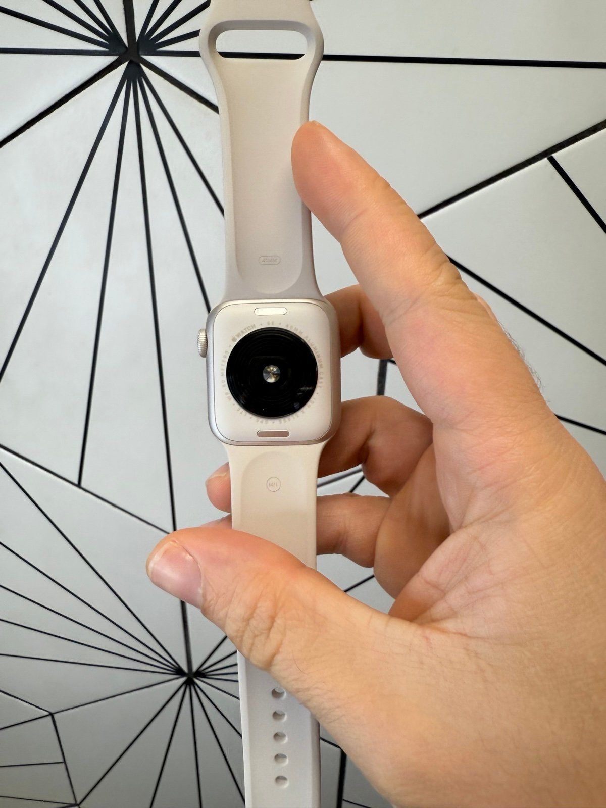 Apple Watch SE 2ed Gen Starlight 40mm New with Apple care till 2026_2