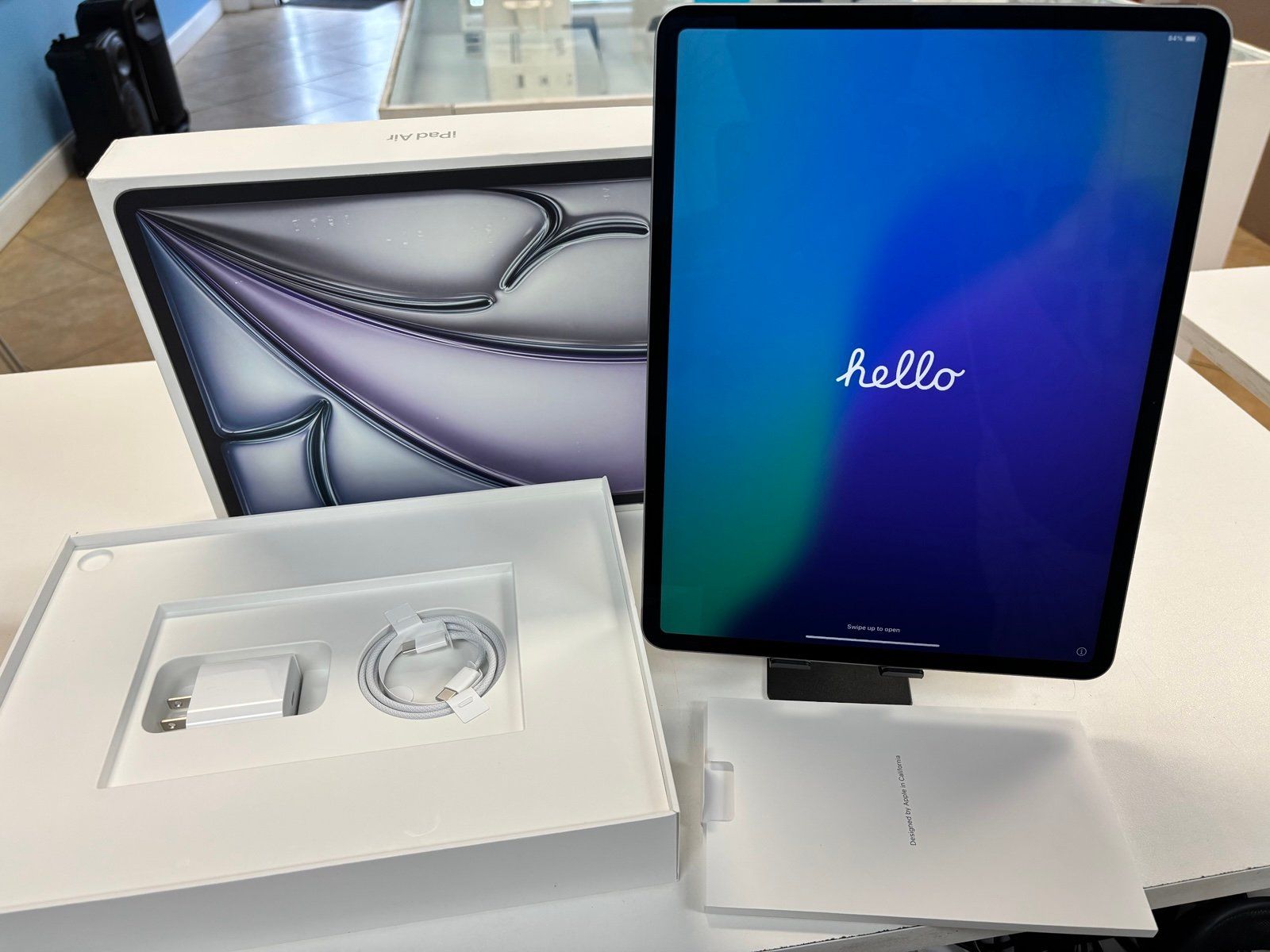 iPad Air 13 inch M2 with apple warranty_0