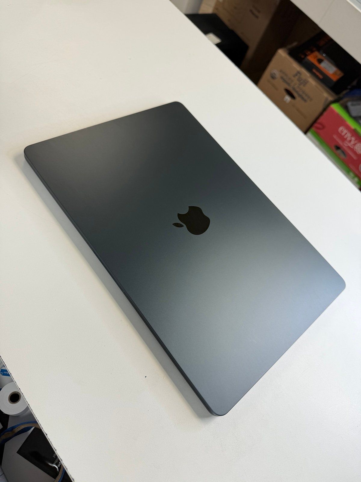 MacBook Air 15inch M3 /8/256 Black Color Like New_2