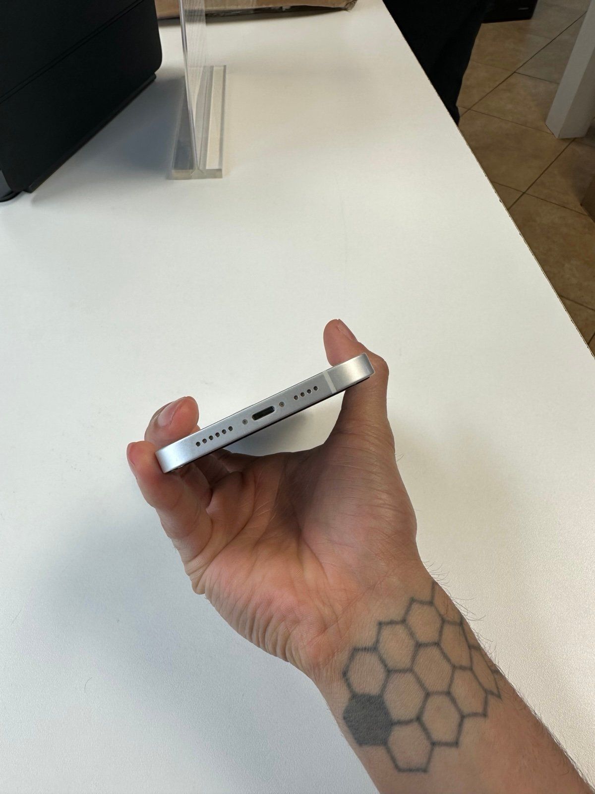 Apple iPhone 14 Plus White 128 GB Unlocked E-Sim and Physical Unlocked_8