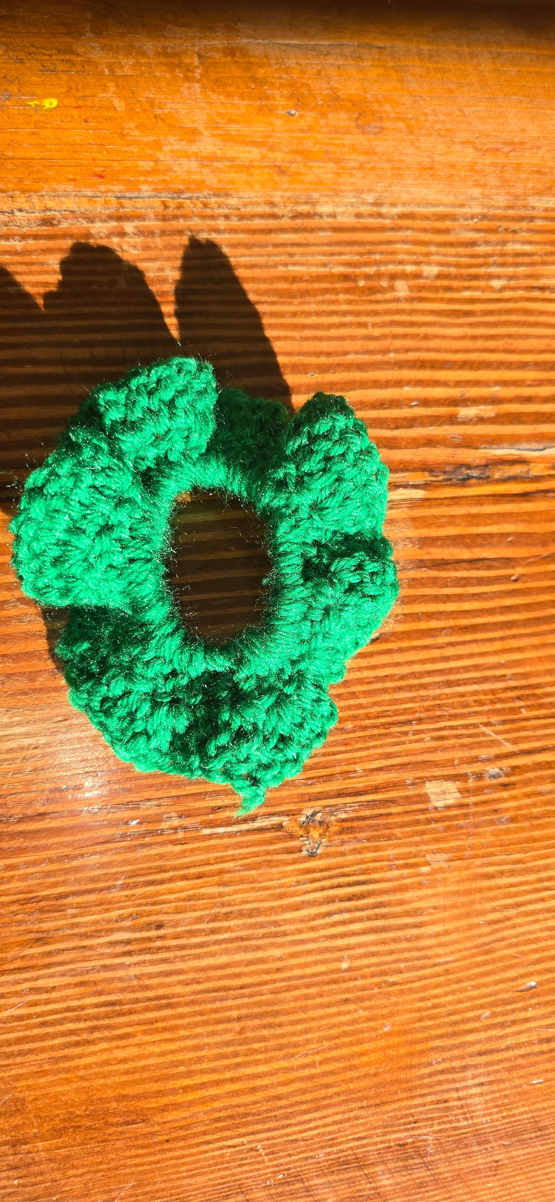 Green scrunchie _1