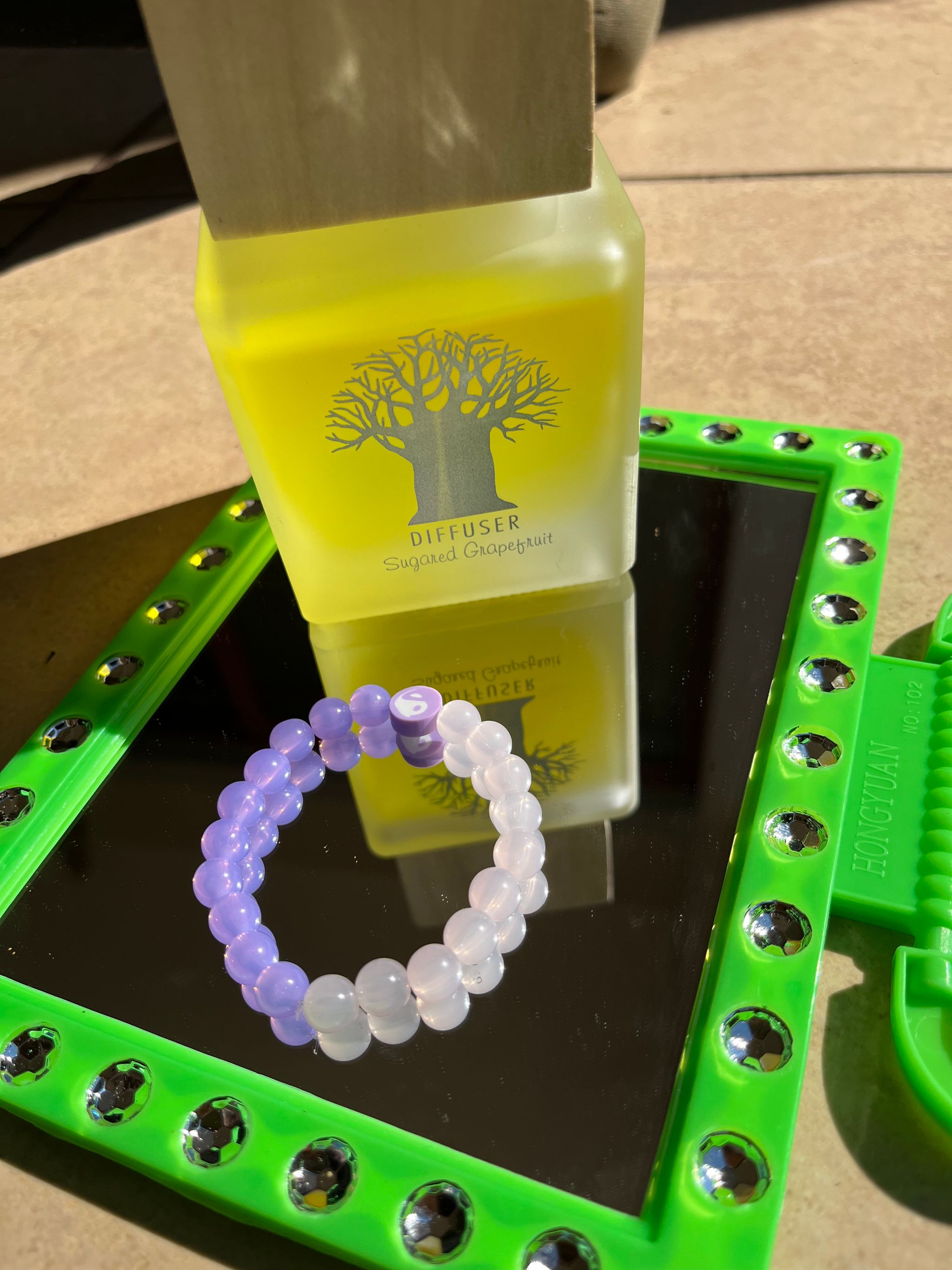 Half purple half pink Yin and Yang bracelet _0