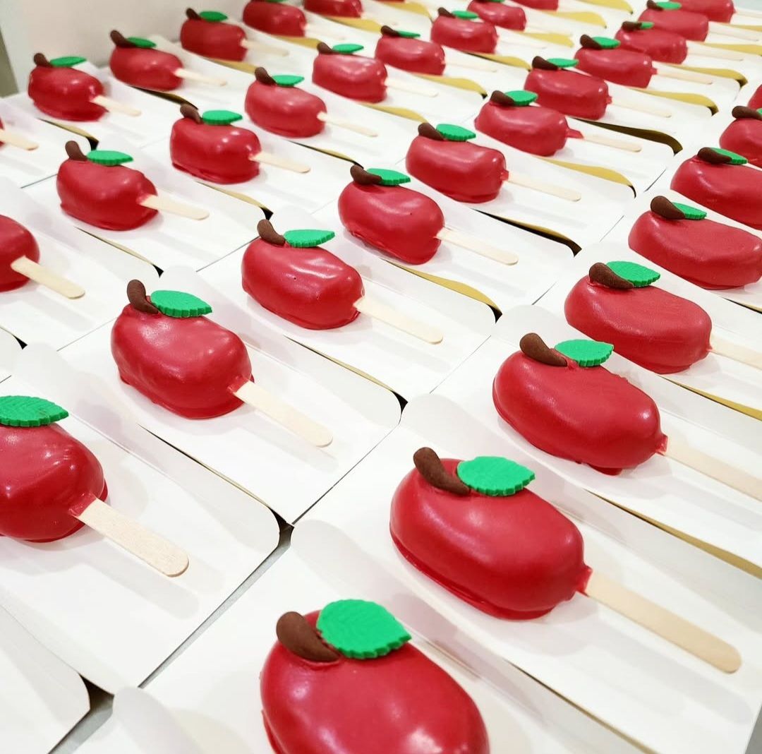 Teacher's Day Red Velvet Cakesicles_0